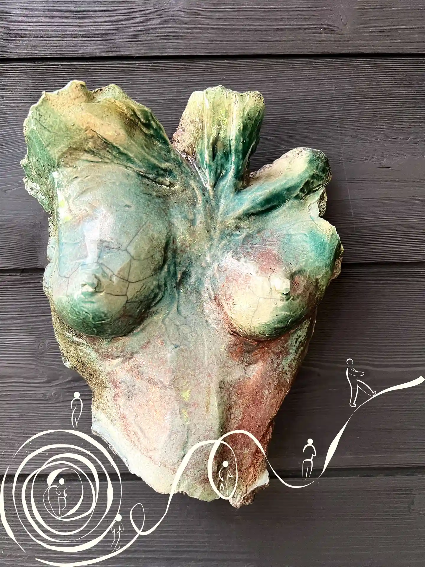 Buste de femme en raku réalisé lors d'un atelier d'art-thérapie à Nantes, explorant la féminité et l'identité avec Art & Sens.