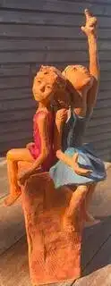 Sculpture d'enfants en communion pour une séance d'art-thérapie à Nantes.